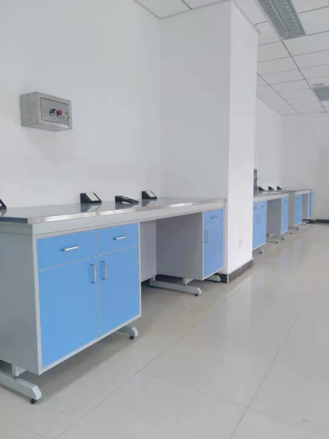 实验室装修实验台设备安装-北京华旭洁净工